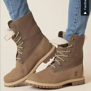 Timberland Teddy Leather Boot in Light Brown Nubuck (Women’s 6)